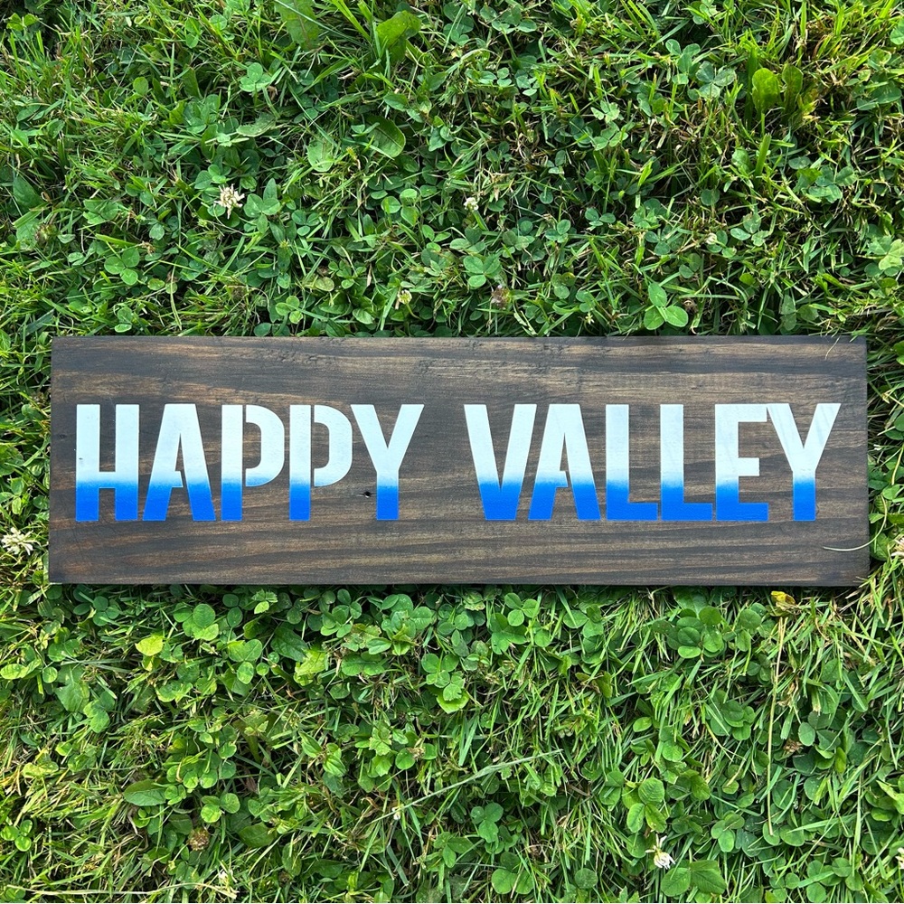 “HAPPY VALLEY” Reclaimed Wood Sign